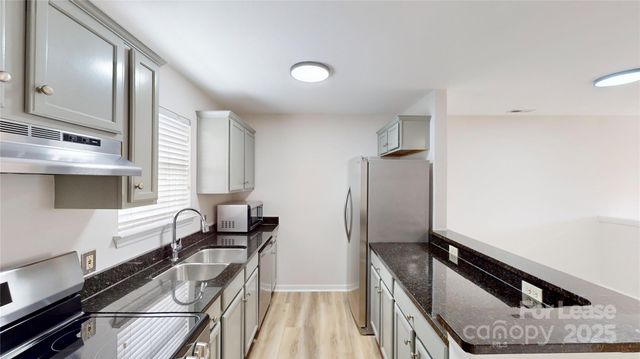 525 Olmsted Park Place M, Charlotte, NC 28203