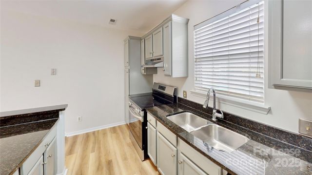 525 Olmsted Park Place M, Charlotte, NC 28203