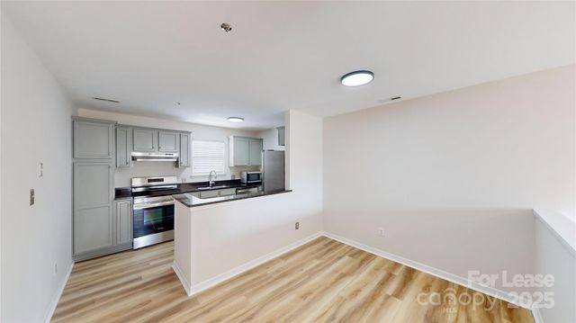 525 Olmsted Park Place M, Charlotte, NC 28203