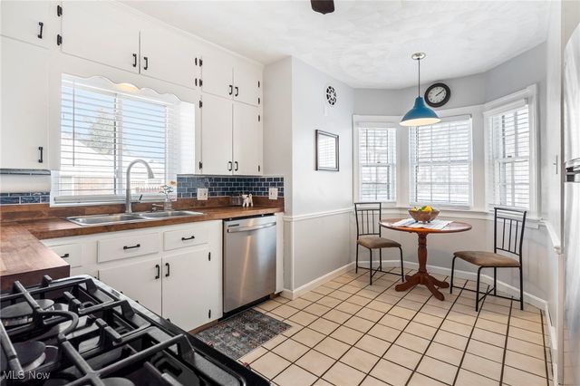 687 Crestview Avenue, Akron, OH 44320