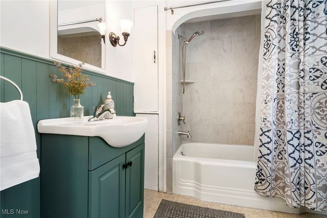 687 Crestview Avenue, Akron, OH 44320