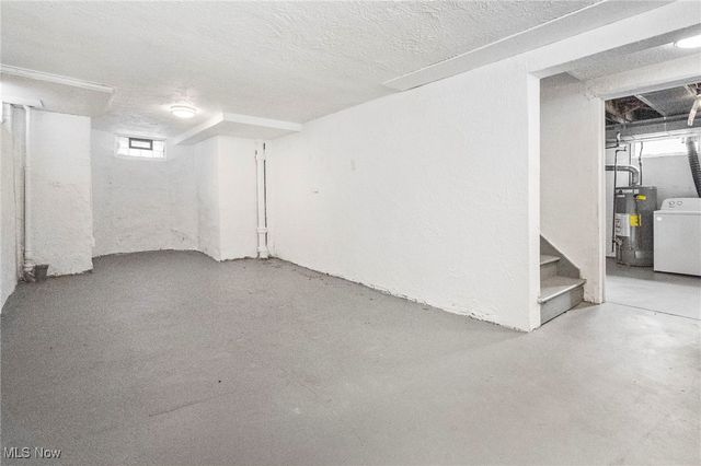 687 Crestview Avenue, Akron, OH 44320