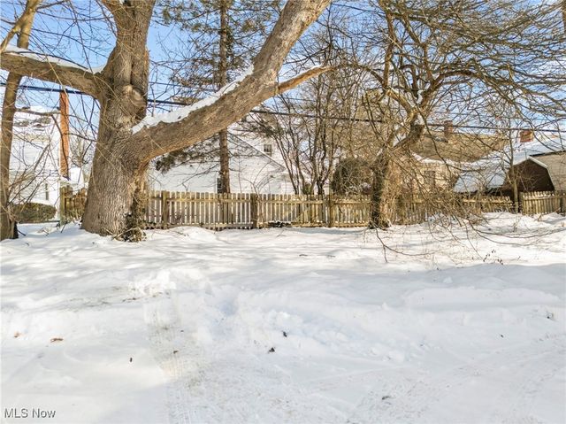 687 Crestview Avenue, Akron, OH 44320