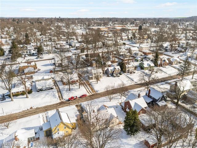 687 Crestview Avenue, Akron, OH 44320