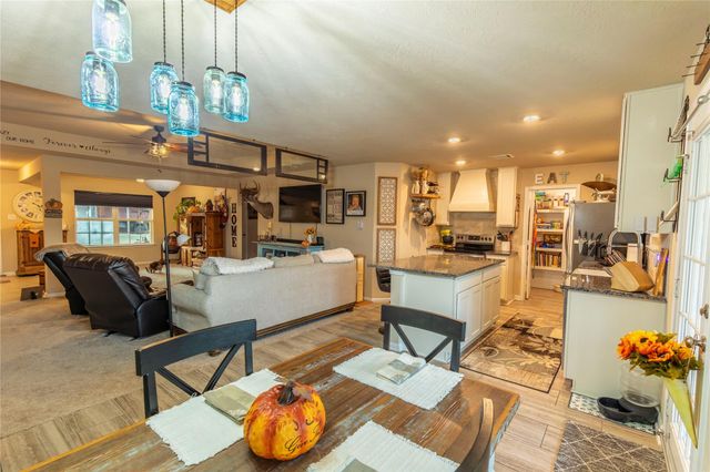 1035 Wavra Lane, New Ulm, TX 78950