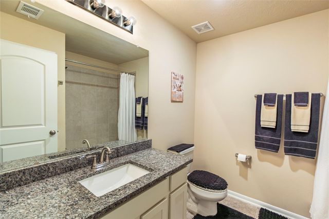 1035 Wavra Lane, New Ulm, TX 78950