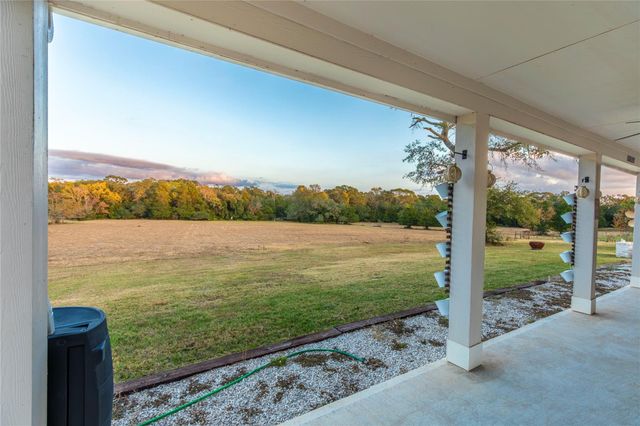 1035 Wavra Lane, New Ulm, TX 78950