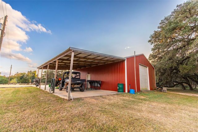 1035 Wavra Lane, New Ulm, TX 78950