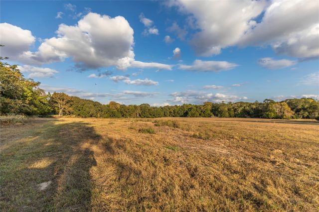 1035 Wavra Lane, New Ulm, TX 78950