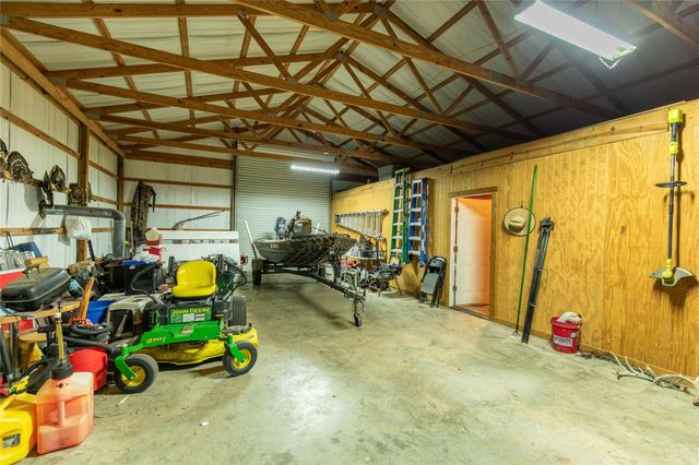 1035 Wavra Lane, New Ulm, TX 78950