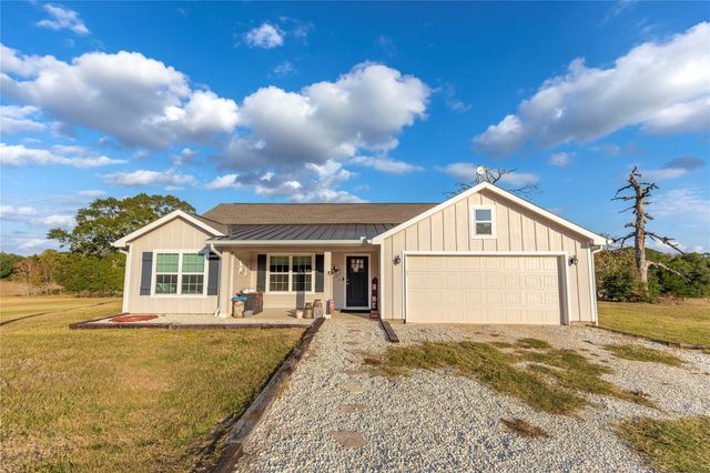 1035 Wavra Lane, New Ulm, TX 78950