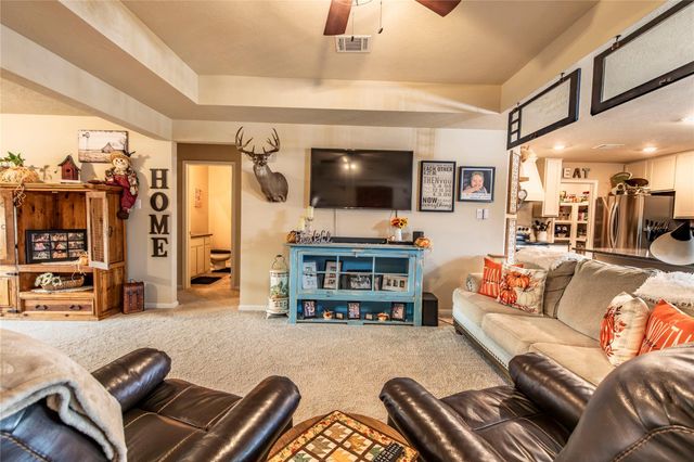 1035 Wavra Lane, New Ulm, TX 78950