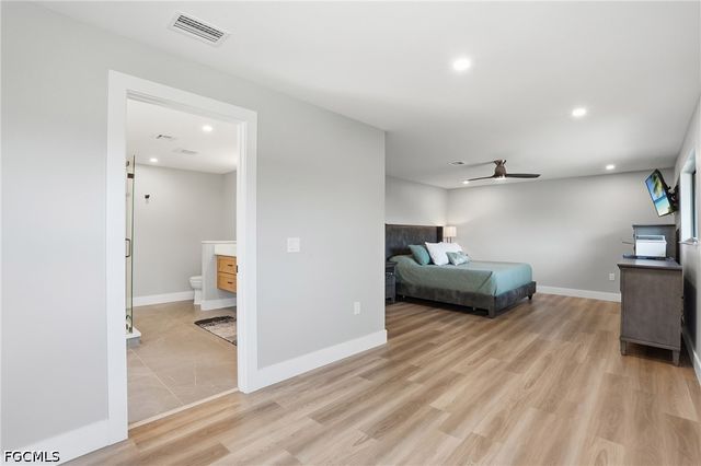 1860 Marina CIR, North Fort Myers, FL 33903