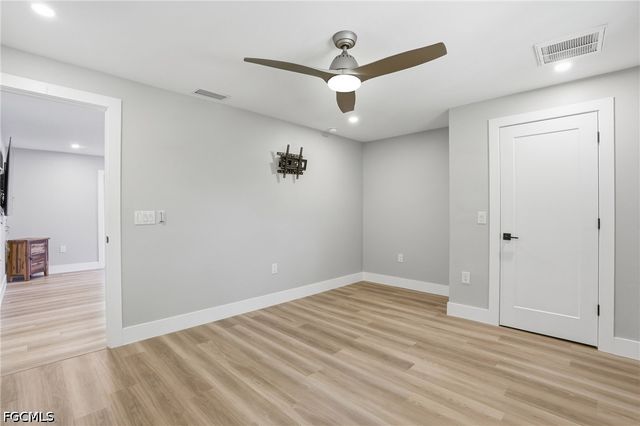 1860 Marina CIR, North Fort Myers, FL 33903