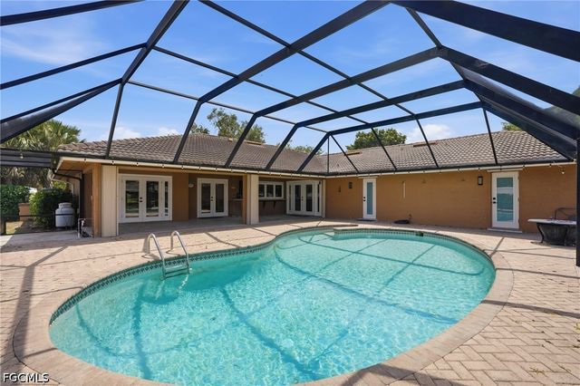 1860 Marina CIR, North Fort Myers, FL 33903