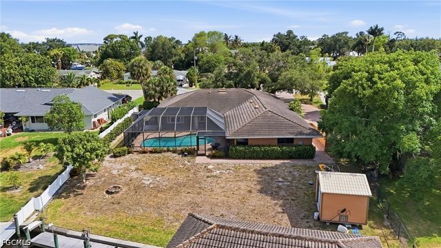 1860 Marina CIR, North Fort Myers, FL 33903