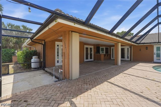 1860 Marina CIR, North Fort Myers, FL 33903