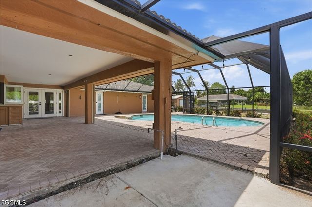1860 Marina CIR, North Fort Myers, FL 33903
