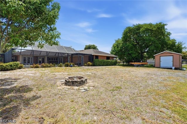 1860 Marina CIR, North Fort Myers, FL 33903