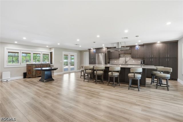 1860 Marina CIR, North Fort Myers, FL 33903