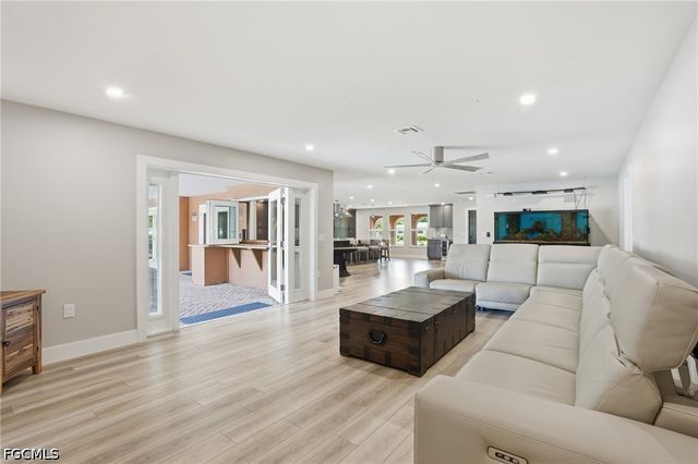 1860 Marina CIR, North Fort Myers, FL 33903