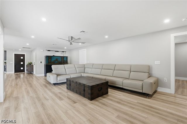 1860 Marina CIR, North Fort Myers, FL 33903