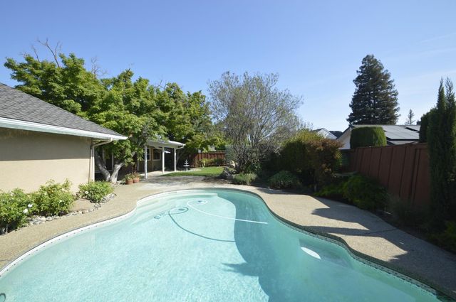 6696 N Malsbary Avenue, Fresno, CA 93711