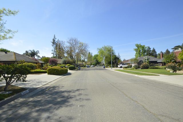 6696 N Malsbary Avenue, Fresno, CA 93711