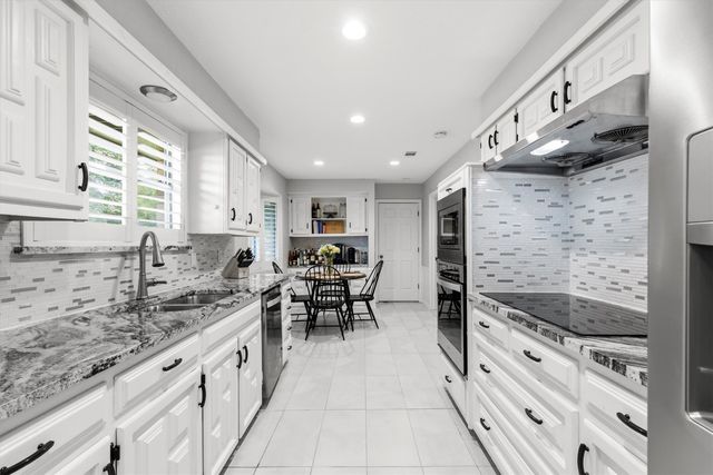 1809 Greenway Drive, Plano, TX 75075