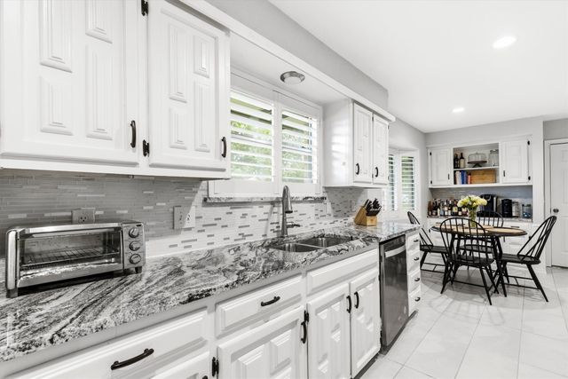 1809 Greenway Drive, Plano, TX 75075