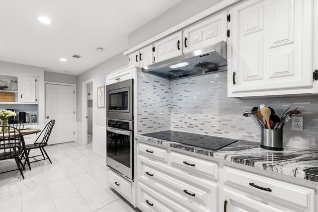 1809 Greenway Drive, Plano, TX 75075