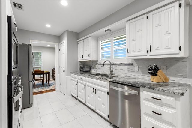 1809 Greenway Drive, Plano, TX 75075