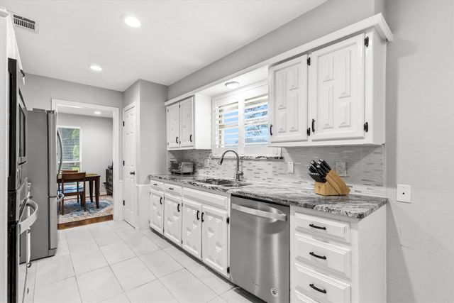 1809 Greenway Drive, Plano, TX 75075