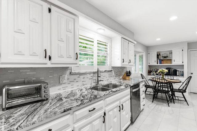 1809 Greenway Drive, Plano, TX 75075