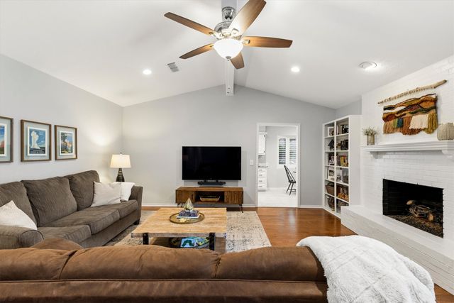 1809 Greenway Drive, Plano, TX 75075