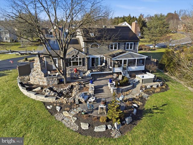 2842 WIMBLEDON LN, Lancaster, PA 17601