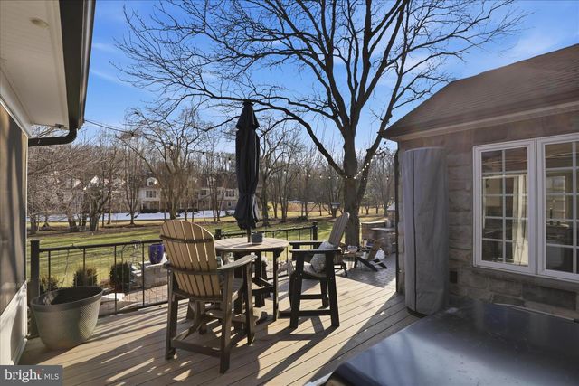 2842 WIMBLEDON LN, Lancaster, PA 17601