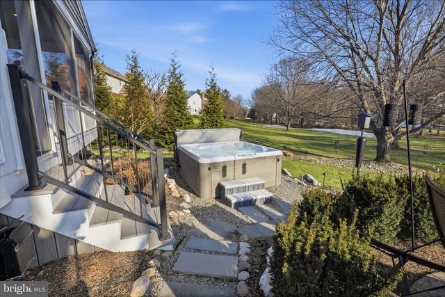 2842 WIMBLEDON LN, Lancaster, PA 17601