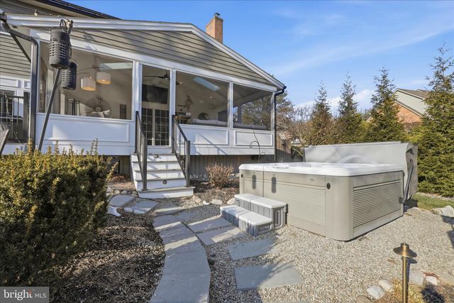 2842 WIMBLEDON LN, Lancaster, PA 17601