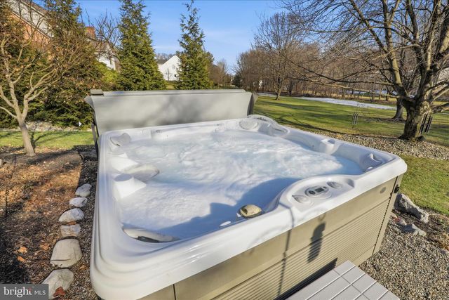 2842 WIMBLEDON LN, Lancaster, PA 17601