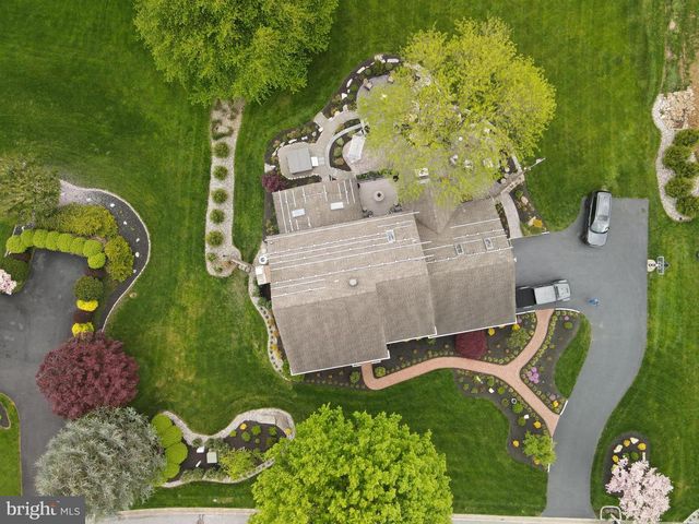 2842 WIMBLEDON LN, Lancaster, PA 17601