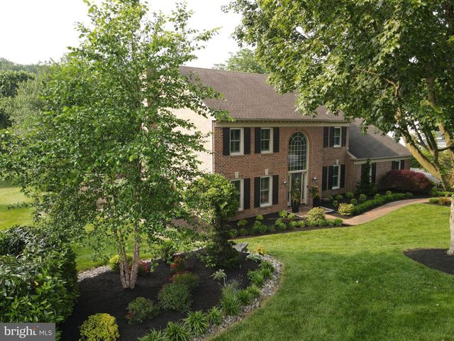 2842 WIMBLEDON LN, Lancaster, PA 17601