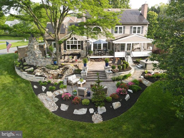 2842 WIMBLEDON LN, Lancaster, PA 17601