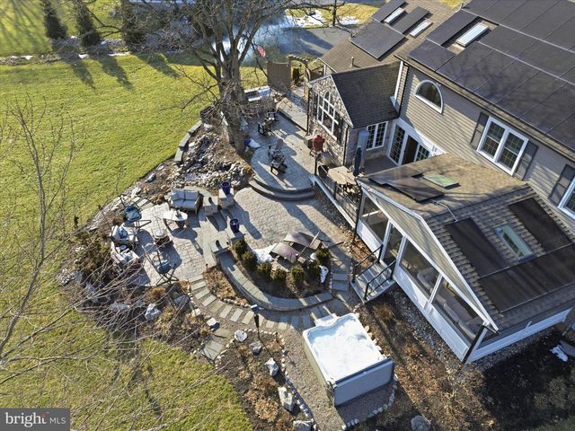 2842 WIMBLEDON LN, Lancaster, PA 17601