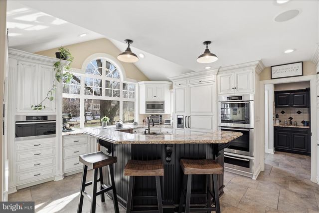 2842 WIMBLEDON LN, Lancaster, PA 17601