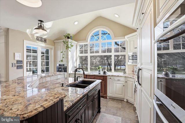 2842 WIMBLEDON LN, Lancaster, PA 17601