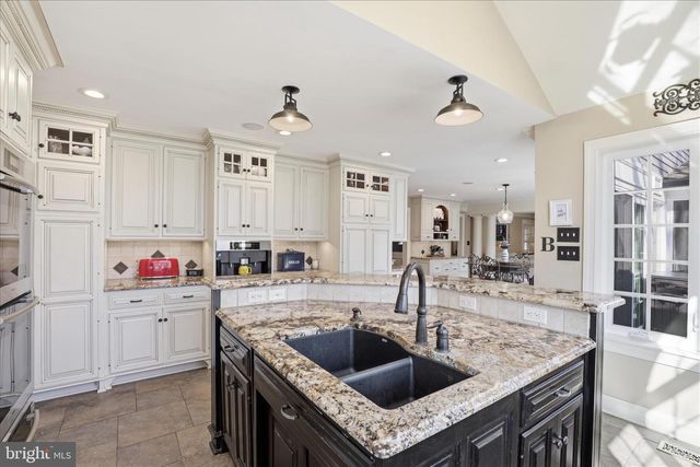 2842 WIMBLEDON LN, Lancaster, PA 17601