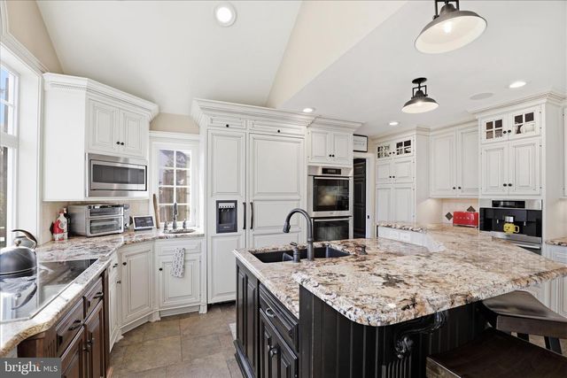 2842 WIMBLEDON LN, Lancaster, PA 17601