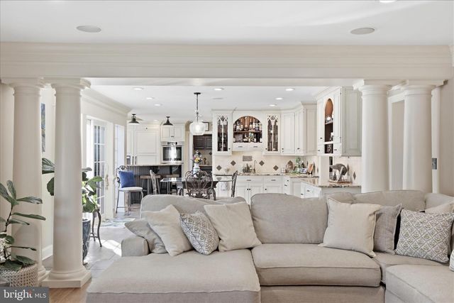 2842 WIMBLEDON LN, Lancaster, PA 17601