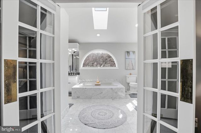 2842 WIMBLEDON LN, Lancaster, PA 17601